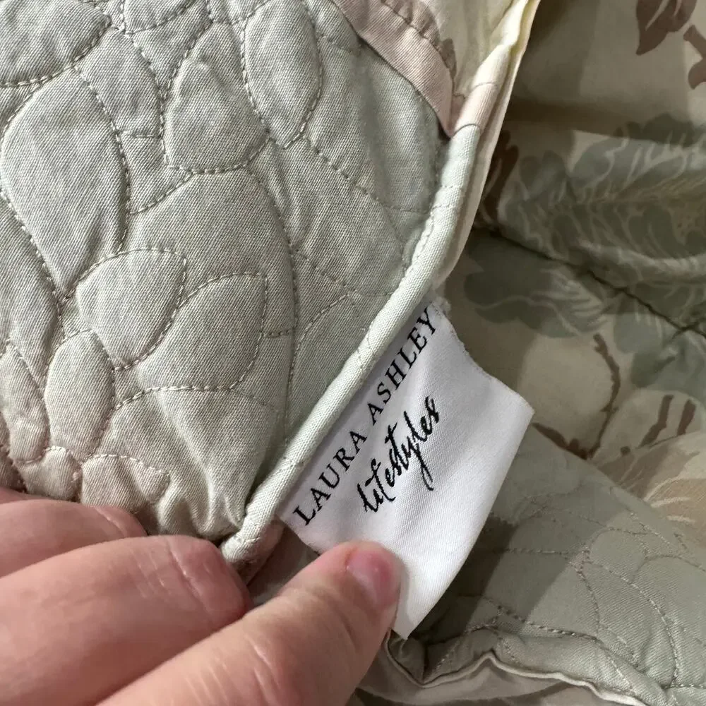 Laura Ashley Lifestyles Queen Size Muted Florals Comforter & 2 Pillow Shams